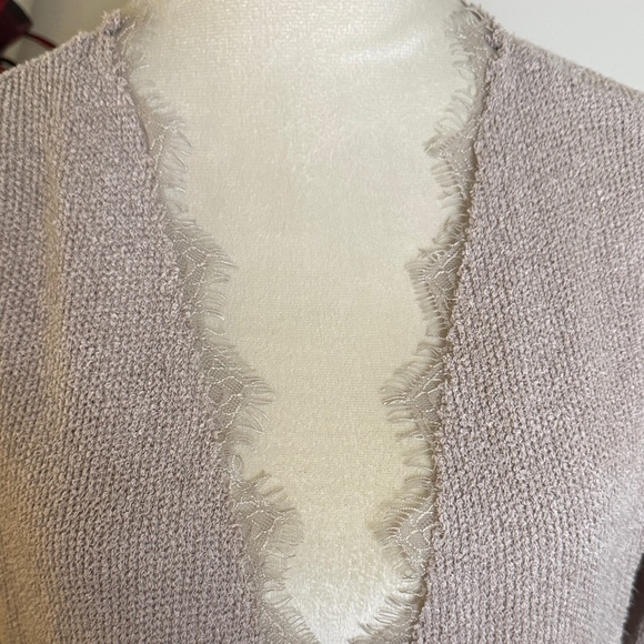 Elegant Cream Cardigan - Picture 4 of 10